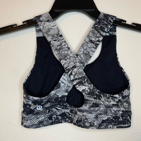Lululemon All Sport Bra III Size 4 - Picture 3 of 5